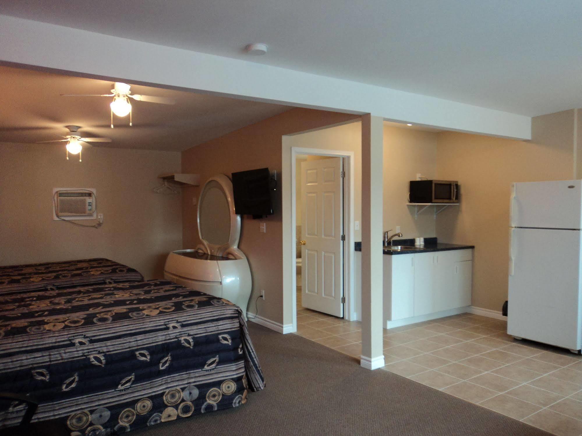 Rymal'S Motel Лімінґтон Екстер'єр фото