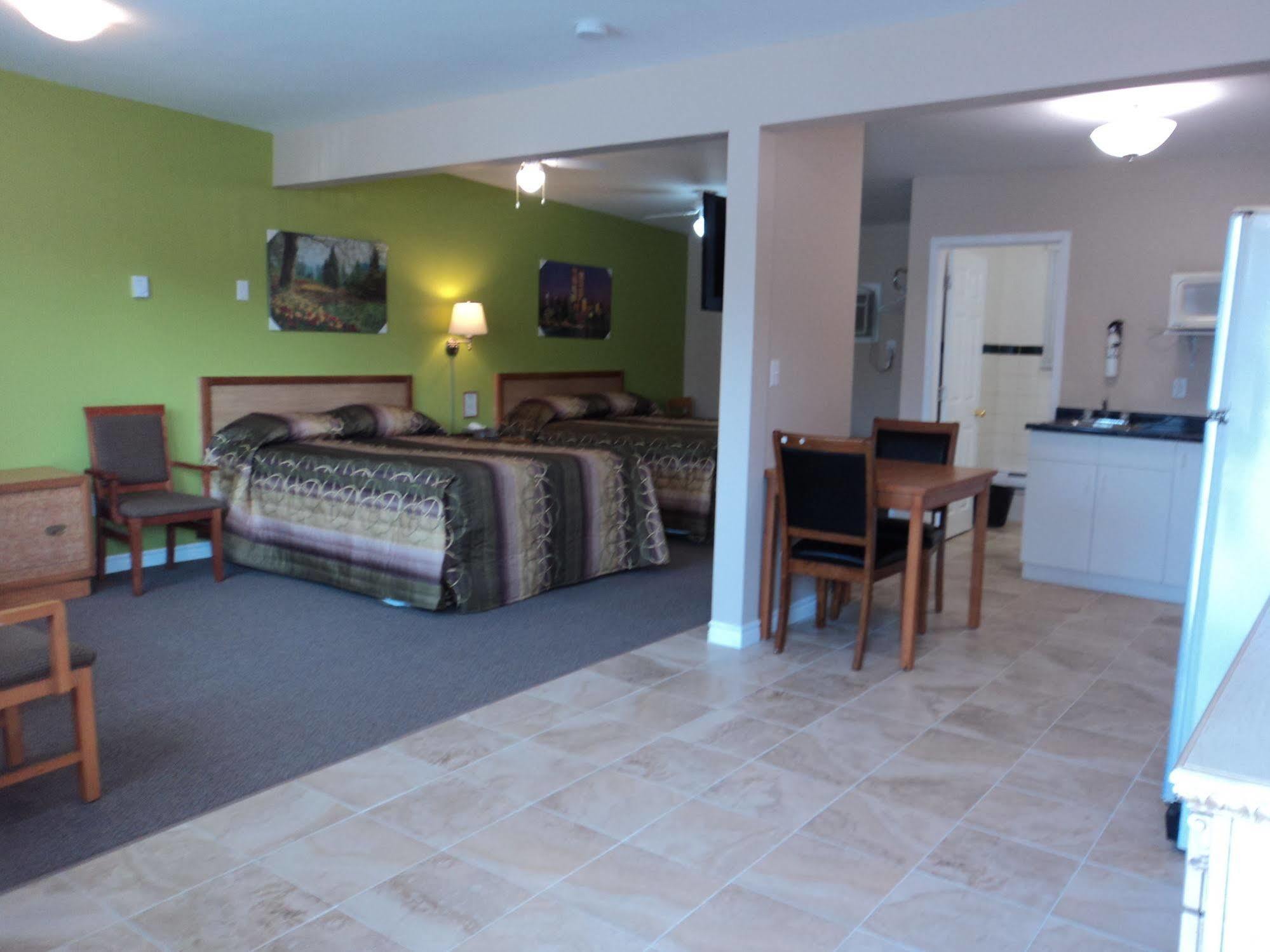 Rymal'S Motel Лімінґтон Екстер'єр фото